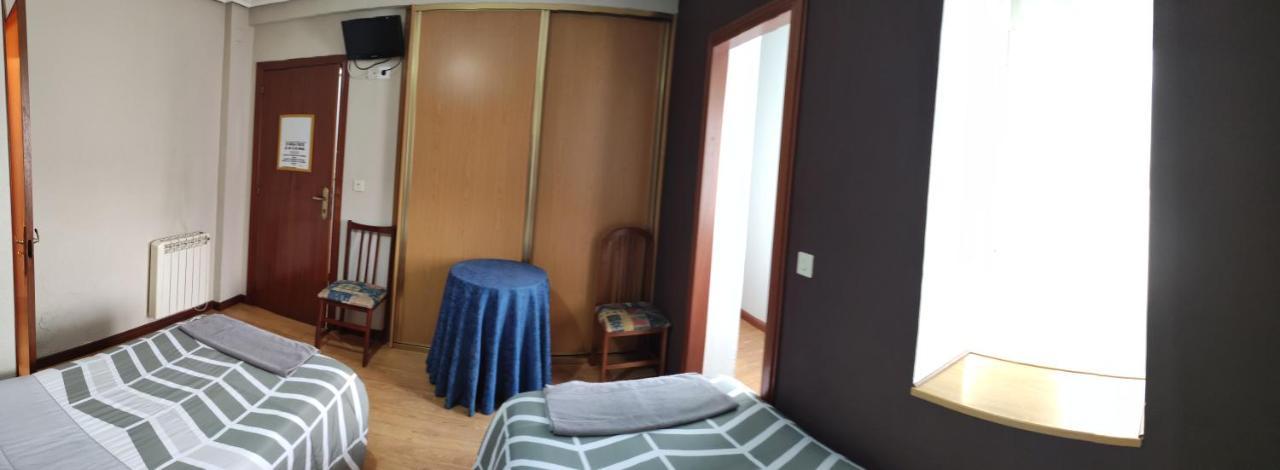 מירנדה דה אברו Hostal Castilla מראה חיצוני תמונה